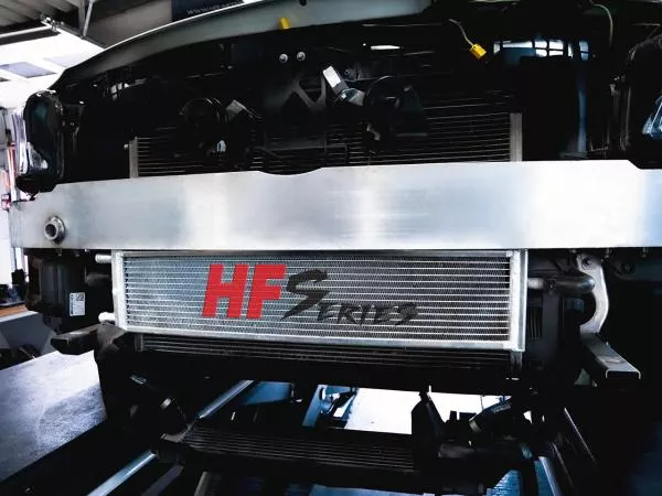 Zusatz Wasserk�hler f�r LLK Mercedes A45 AMG